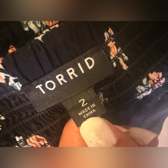 Torrid Blue Starry plus size  2 women black flowers  sleeveless - Picture 7 of 12